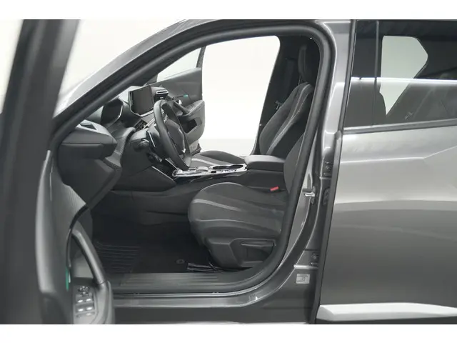 Peugeot 2008 PureTech 130 EAT8 Allure 2023 Benzine 26