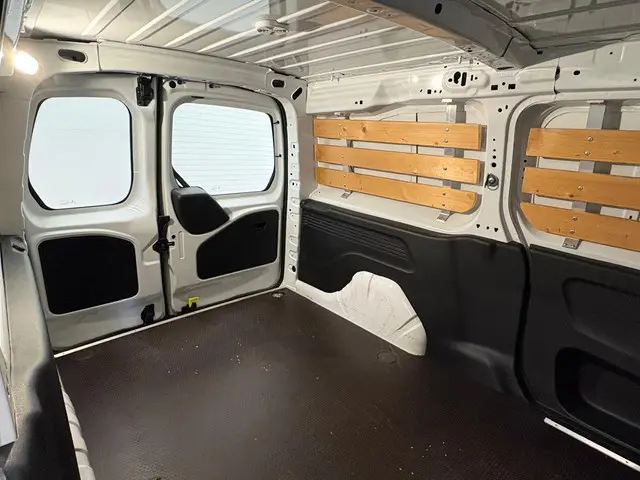 Peugeot Partner 1.5 BlueHDI Premium Long 2022 Diesel 32