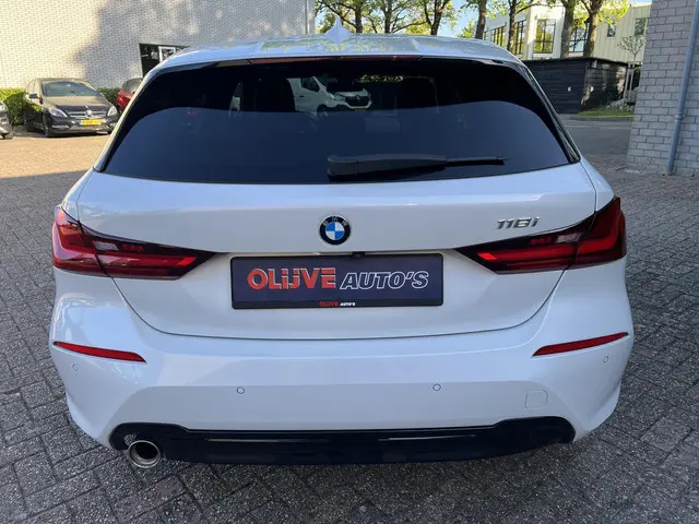 BMW 1 Serie 118i Sport Line 2020 Benzine 28