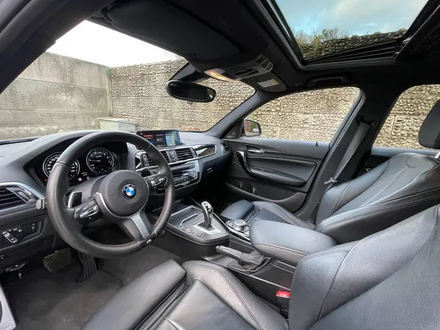 BMW 1 Serie M140i xDrive High Executive 2017 Benzine 7