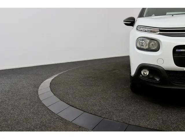 Citroën C3 1.2 PureTech Feel 105g wit 2017 Benzine 35