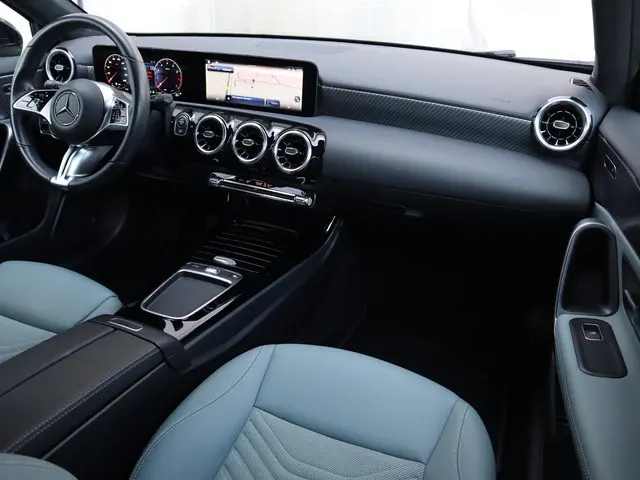 Mercedes-Benz A-Klasse 180 Business Line 2023 Benzine 3