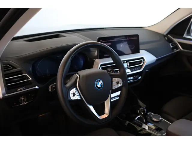 BMW X3 xDrive30e 2023 Hybride Benzine 8