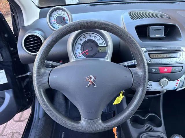 Peugeot 107 1.0 Active 2013 Benzine 19