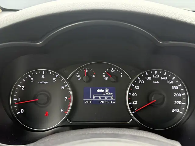 Kia Carens 1.6 GDi Business Pack 2014 Benzine 17