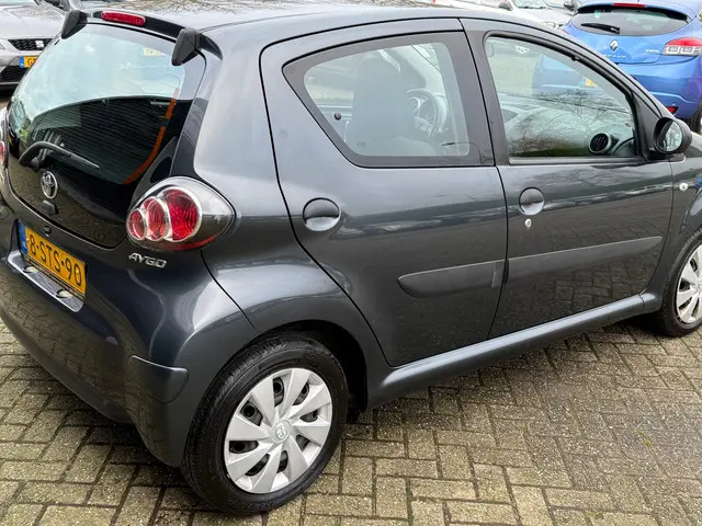 Toyota Aygo 1.0 VVT-i Now 2014 Benzine 7