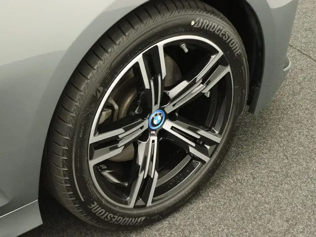 BMW 3 Serie Sedan 330e 2024 Hybride Benzine 37