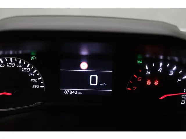 Peugeot 208 1.2 PureTech Active 2020 Benzine 7