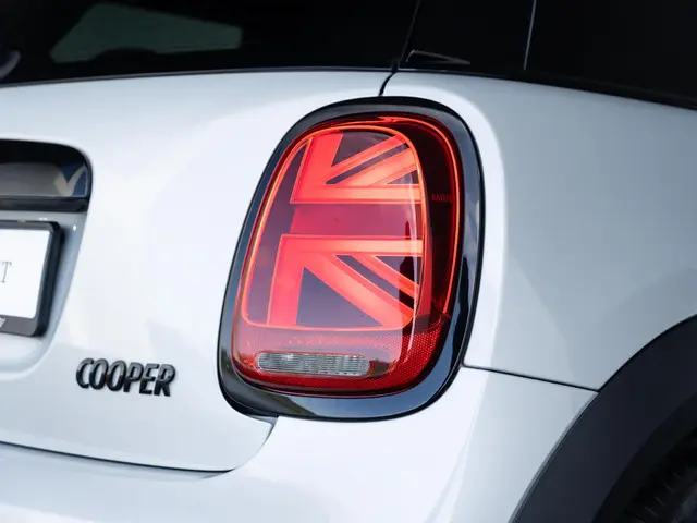 MINI 3-Deurs Cooper Aut. 2023 Benzine 16