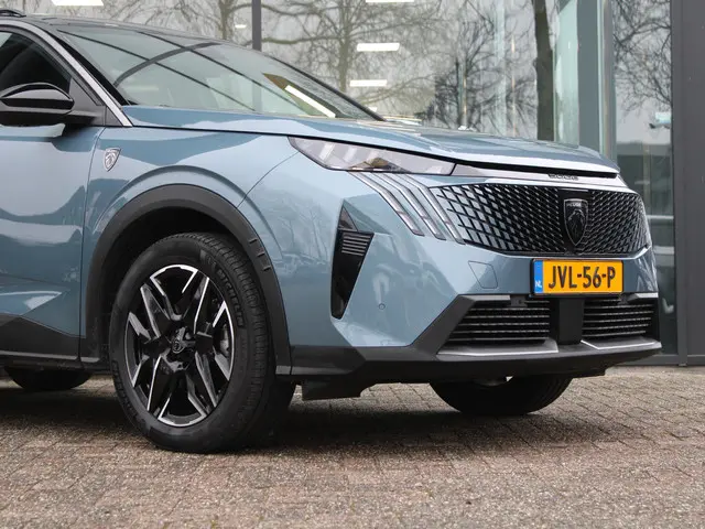 Peugeot 5008 1.2 Hybrid 136 GT 2024 Hybride Benzine 11