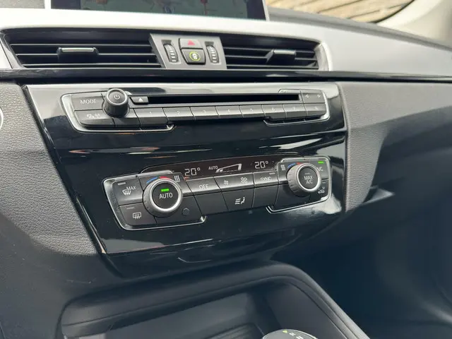BMW X1 sDrive20i Centennial High Executive 2016 Benzine 9