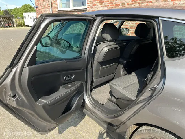 Renault Scénic 1.3 TCe Initiale Paris 2020 Benzine 15