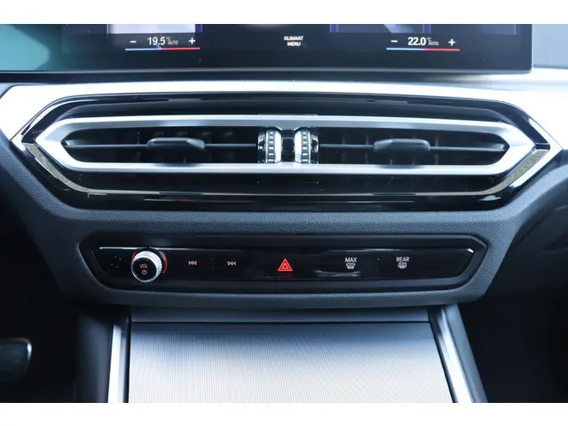 BMW 3 Serie Sedan 320i 2025 Benzine 27