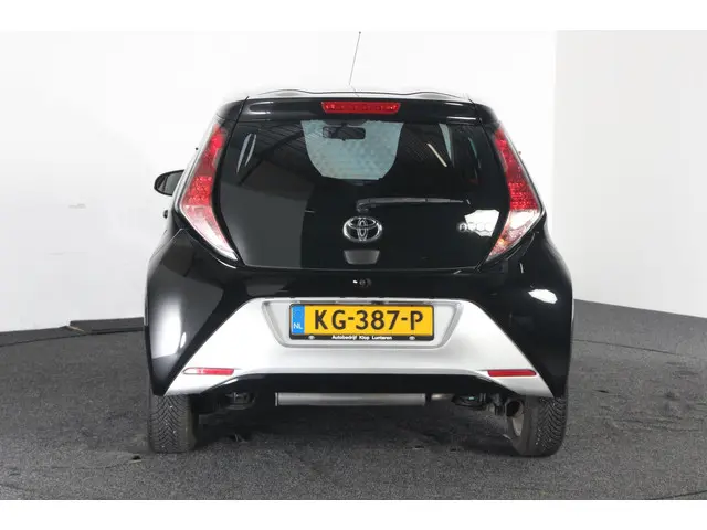 Toyota Aygo 1.0 VVT-i x-play | Org. NL auto 2016 Benzine 6