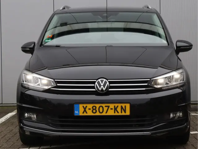 Volkswagen Touran 1.5 TSI Highline 7-zits 2023 Benzine 6