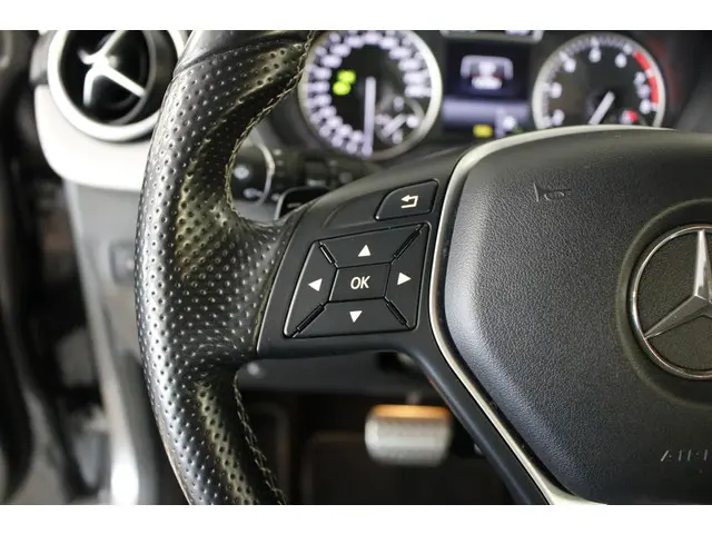 Mercedes-Benz B-Klasse 220 4Matic Ambition 2015 Benzine 19