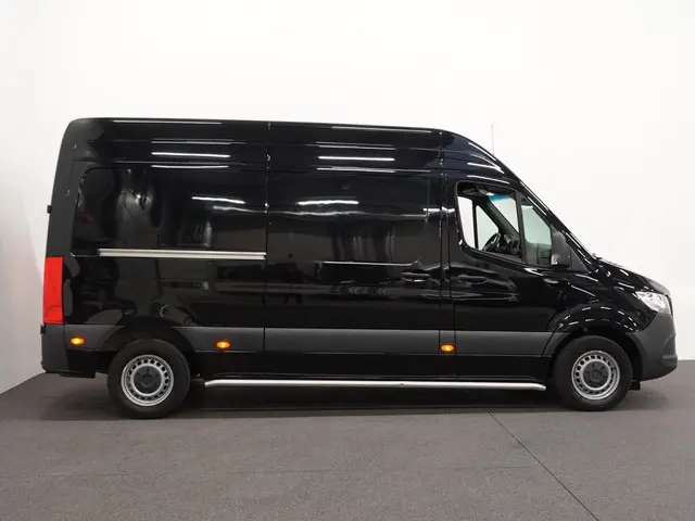 Mercedes-Benz Sprinter L2H2 2022 Diesel 7