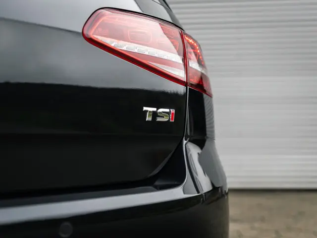 Volkswagen Golf 1.4 TSI Highline 2xR-line 2014 Benzine 12