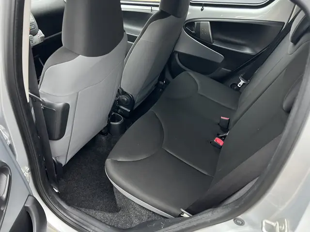 Toyota Aygo 1.0 VVT-i Now 2014 Benzine 18