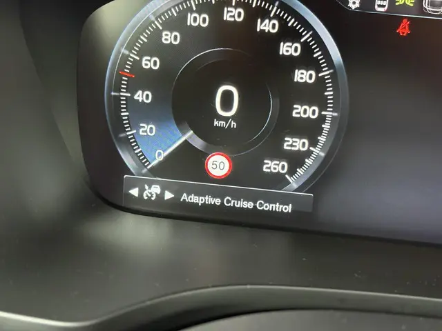 Volvo V60 2.0 B3 Momentum Business 2022 Benzine 23