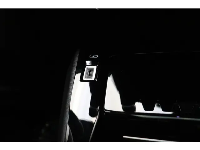Peugeot 208 1.2 PureTech GT Pack 2022 Benzine 31