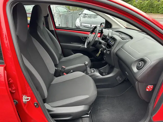 Toyota Aygo 1.0 VVT-i x-now 5 drs 2017 Benzine 14
