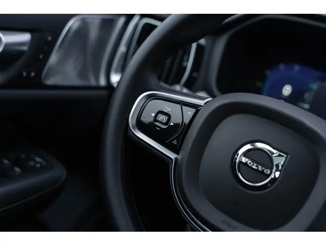 Volvo V60 Cross Country B5 AWD Ultimate 2024 Benzine 32