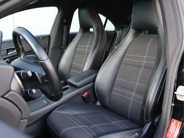 Mercedes-Benz CLA 200 Prestige 2013 Benzine 4