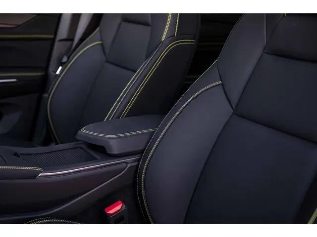 Lynk & Co 01 1.5 More 2025 Hybride Benzine 32