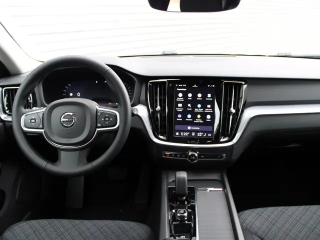 Volvo V60 2.0 B4 Essential Bright 2025 Benzine 14