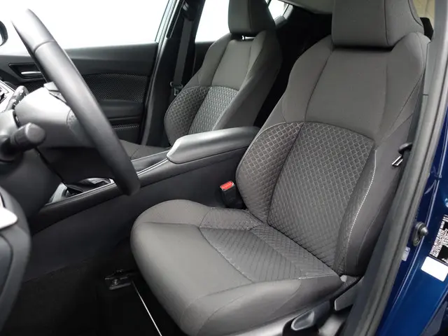 Toyota C-HR 1.8 Hybrid Active Aut- 2023 Hybride Benzine 18