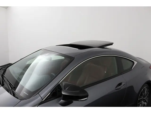 Lexus RC 300h F Sport Line 2016 Hybride Benzine 33