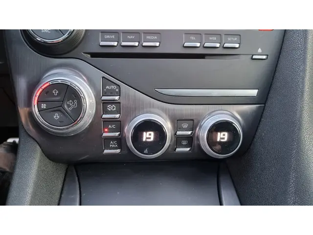 DS DS 5 1.6 THP Performance Line 2018 Benzine 12