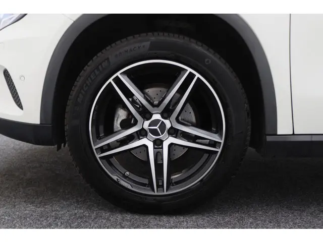 Mercedes-Benz GLA 180 Ambition Automaat 2015 Benzine 24