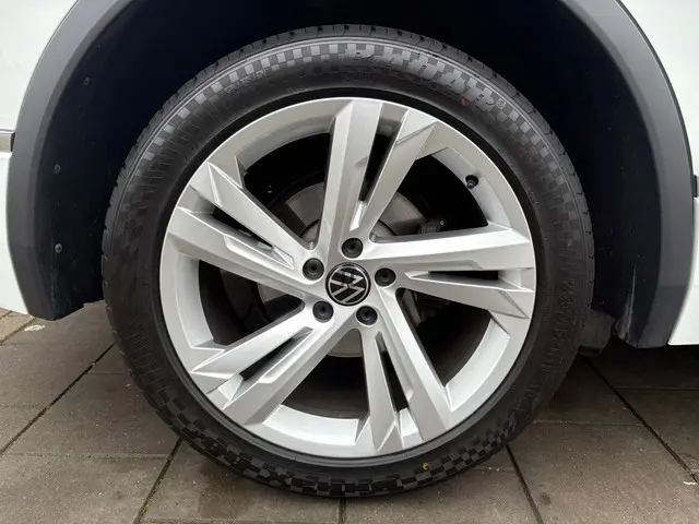 Volkswagen Tiguan 1.5 TSI R-Line Pano 2022 Benzine 9