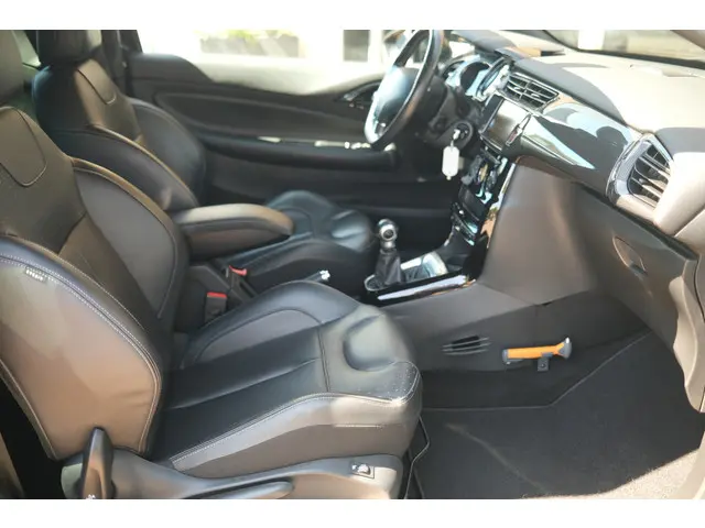 DS DS 3 3 PT 82 So Chic 2016 Benzine 10