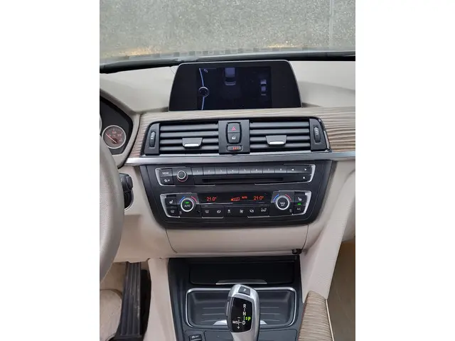 BMW 3 Serie 320 I Hi executive modern 2015 Benzine 20