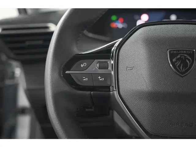 Peugeot 208 PureTech 100 Allure 2025 Benzine 30