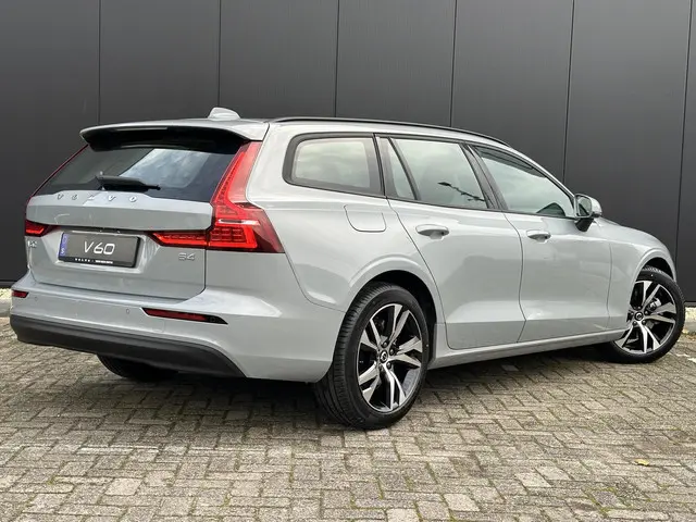 Volvo V60 2.0 B4 Essential Edition 2025 Benzine 4