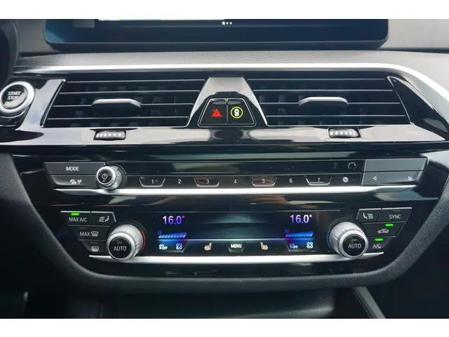 BMW 5 Serie Sedan 530i 2022 Benzine 24