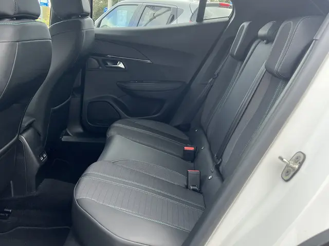 Peugeot 2008 1.2 Turbo 100 pk Allure 2022 Benzine 11