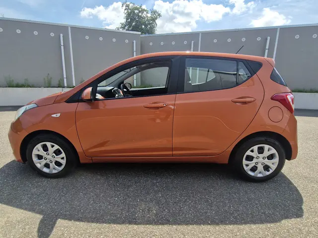 Hyundai i10 1.0i i-Motion Comfort Plus 2014 Benzine 2