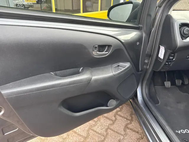 Toyota Aygo 1.0 VVT-i x-play 2021 Benzine 7