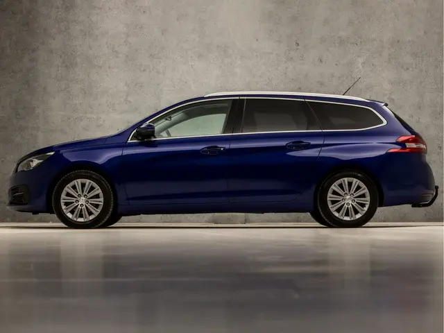 Peugeot 308 SW 1.2 PureTech Sport 2020 Benzine 2