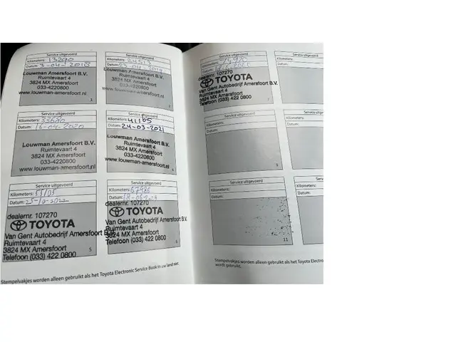 Toyota C-HR 1.8 Hybrid Bi-Tone 2017 Hybride Benzine 17