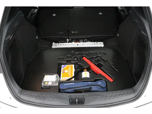 Toyota C-HR 1.8 Hybrid Dynamic 2018 Hybride Benzine 33