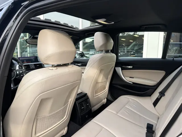 BMW 1 Serie 118i High Executive 2019 Benzine 14