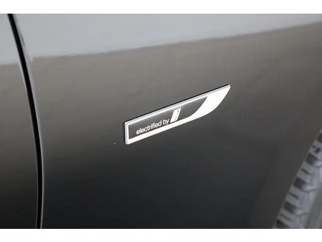BMW 3 Serie Sedan 320e 2023 Hybride Benzine 26