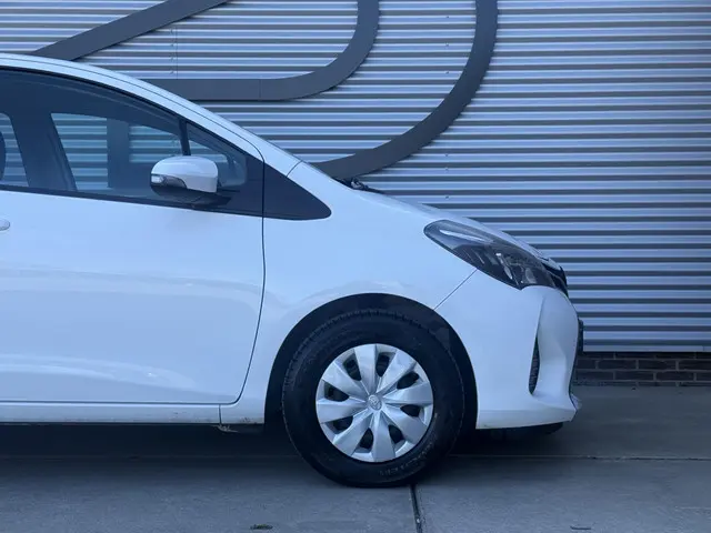 Toyota Yaris 1.0 VVT-i Aspiration 2016 Benzine 10