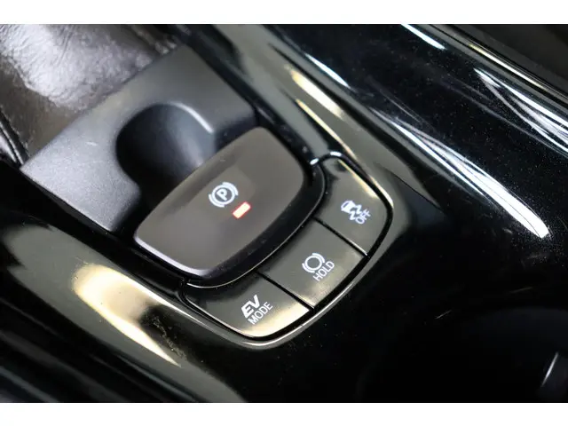 Toyota C-HR 1.8 Hybrid Dynamic, 2018 Hybride Benzine 30